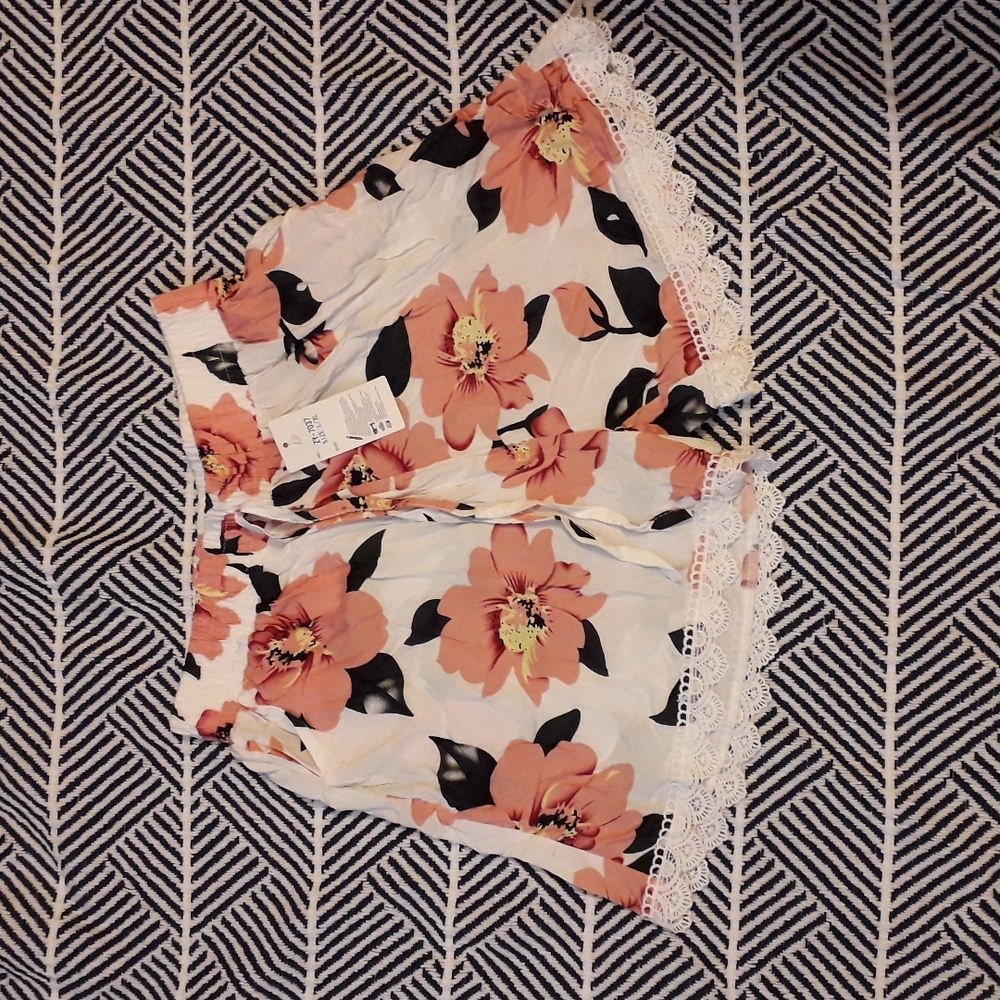 Floral short